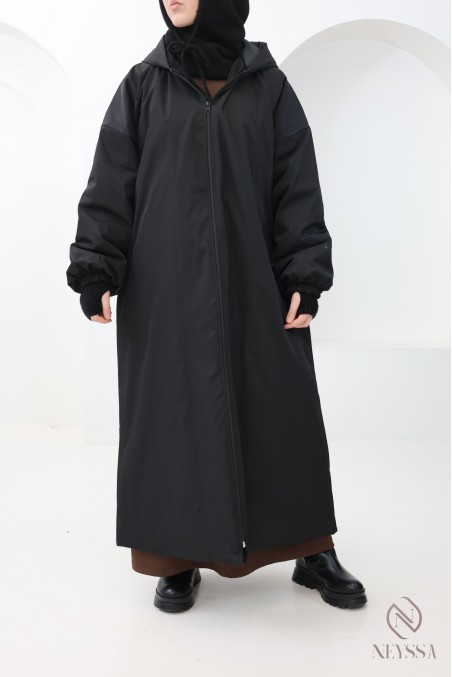 Langer schwarzer Parka mit Puffärmeln für modebewusste Hijabi-Frauen