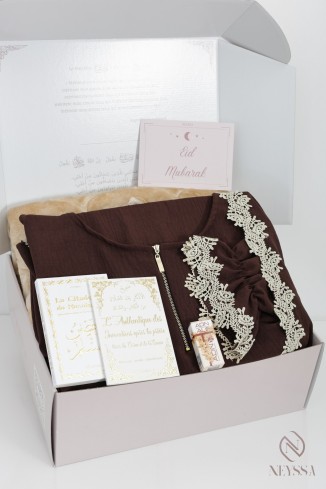 Ready-to-give box with brown lace prayer outfit and integrated hijab