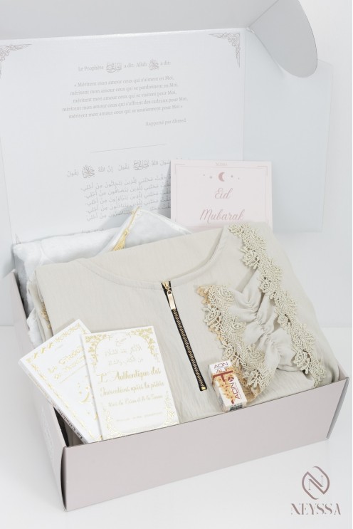 Box prière femme avec hijab intégré et dentelles beige + tapis
