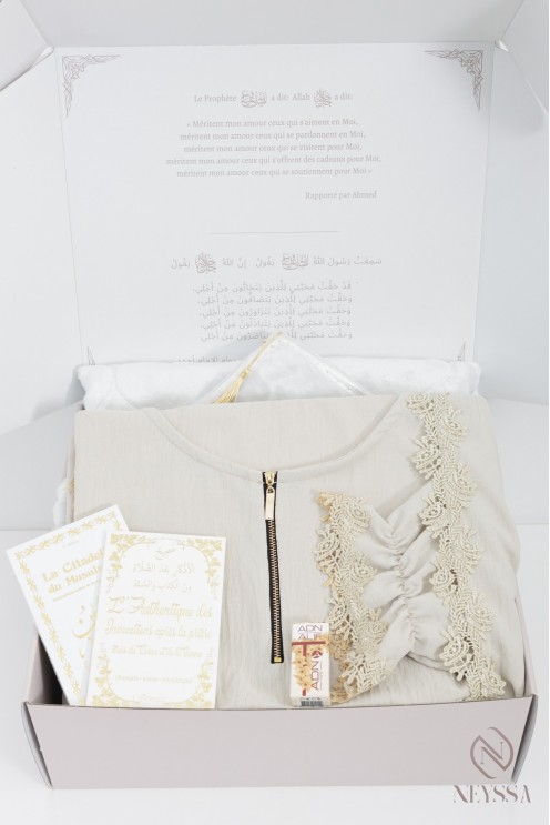 Box prière femme avec hijab intégré et dentelles beige + tapis