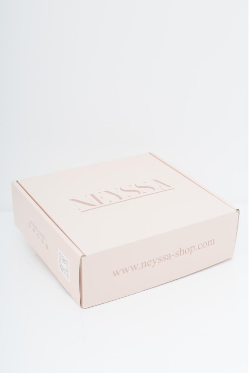 Women's prayer box with integrated hijab and beige lace + rug