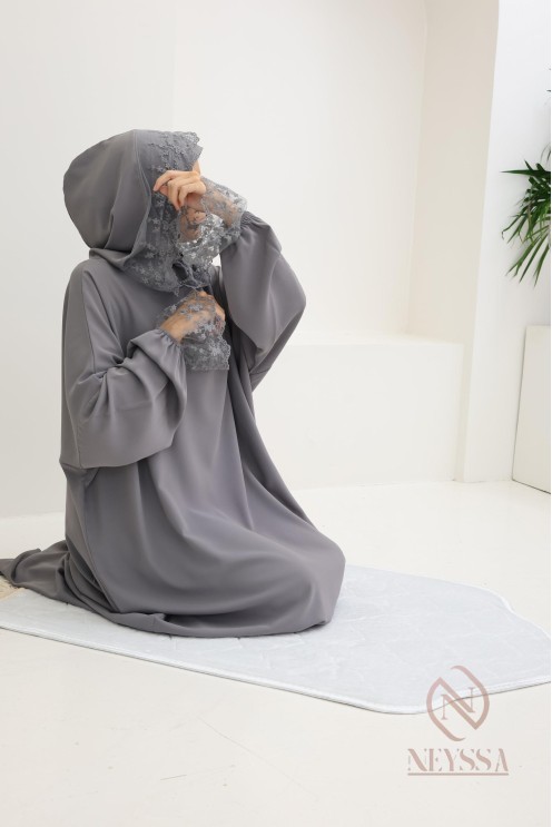 Abaya de prière spéciale 1m80 soie de Médine avec dentelles femme