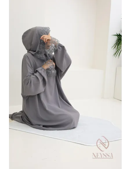 Abaya de prière spéciale 1m80 soie de Médine avec dentelles femme