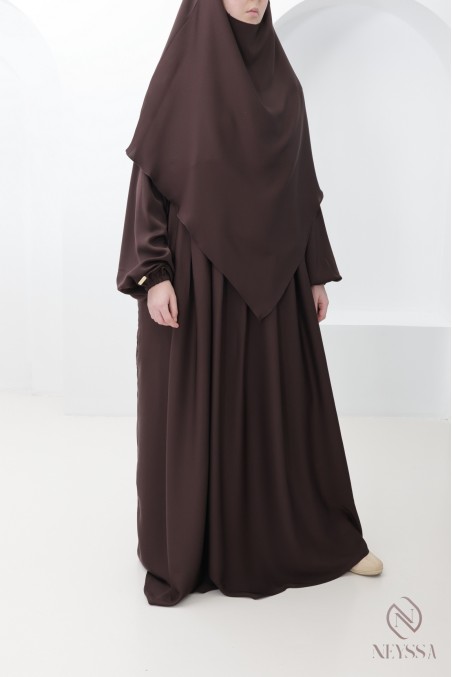 Ensemble abaya khimar poche sur le buste, parfait pour tenue omra