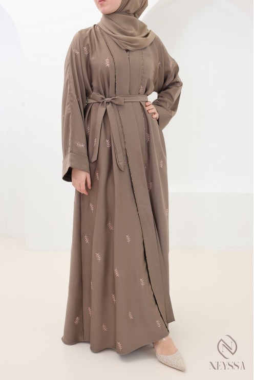 Abaya Dubaï kimono taupe avec broderie feuilles et strass femme hijabi