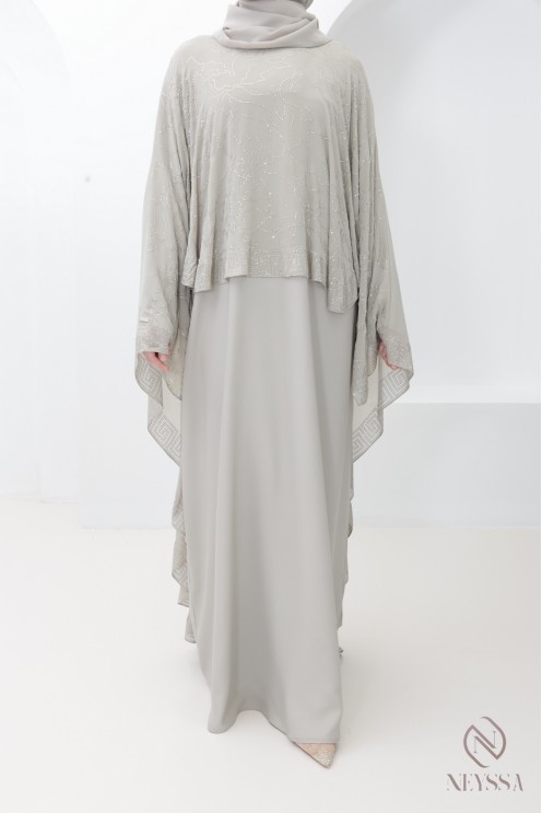 Abaya Dubaï cape en mousseline greige a strass hijabi moderne