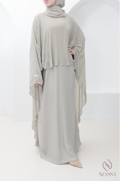 Abaya Dubaï cape en mousseline greige a strass hijabi moderne