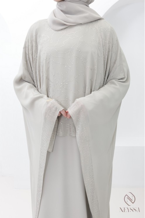 Abaya Dubaï cape en mousseline greige a strass hijabi moderne