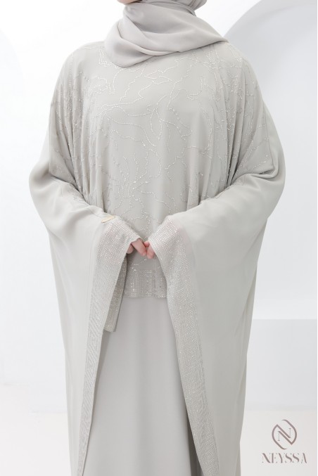 Abaya Dubai Cape aus greigefarbenem Chiffon mit Strasssteinen, Hijabi