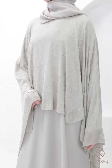 Abaya Dubai Cape aus greigefarbenem Chiffon mit Strasssteinen, Hijabi