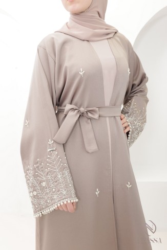 Abaya Dubai Chic Nude mit luxuriösen Perlenstickereien, Outfit-Idee 2