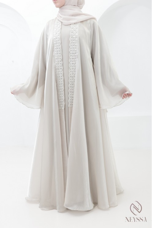 Dubai kimono abaya in greige organza with a flared cut for hijabi