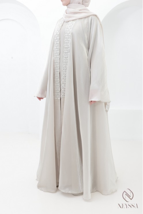 Dubai kimono abaya in greige organza with a flared cut for hijabi