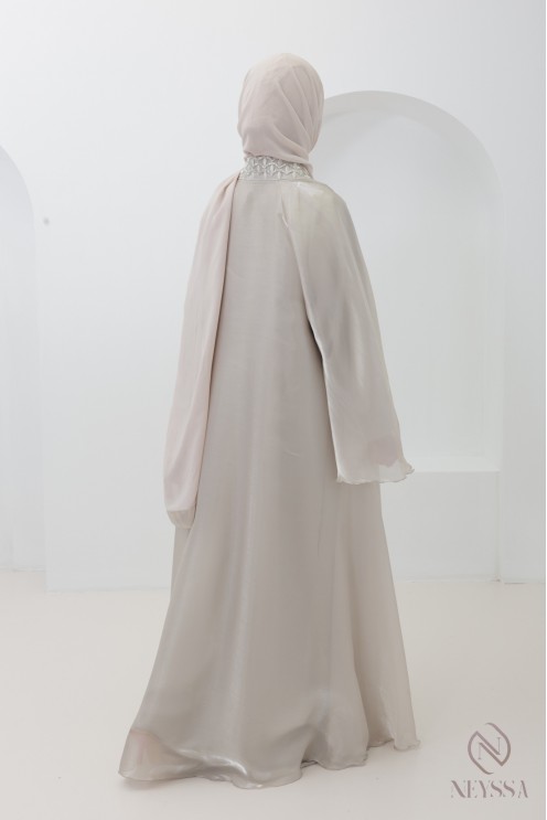 Dubai kimono abaya in greige organza with a flared cut for hijabi