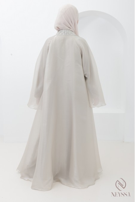 Dubai kimono abaya in greige organza with a flared cut for hijabi