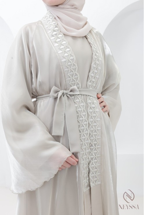 Dubai kimono abaya in greige organza with a flared cut for hijabi