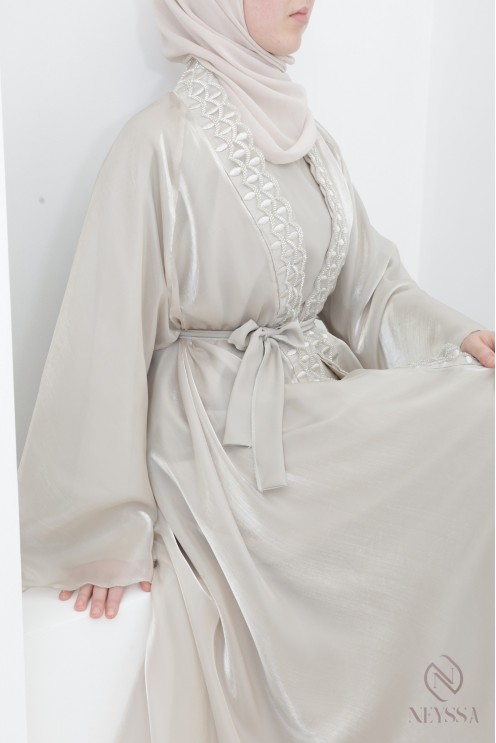 Dubai kimono abaya in greige organza with a flared cut for hijabi
