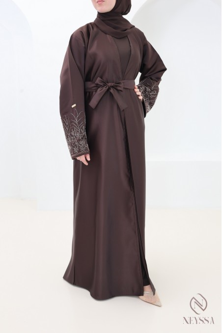 Abaya Dubaï chocolat, kimono soie de Nidah avec perlages floraux