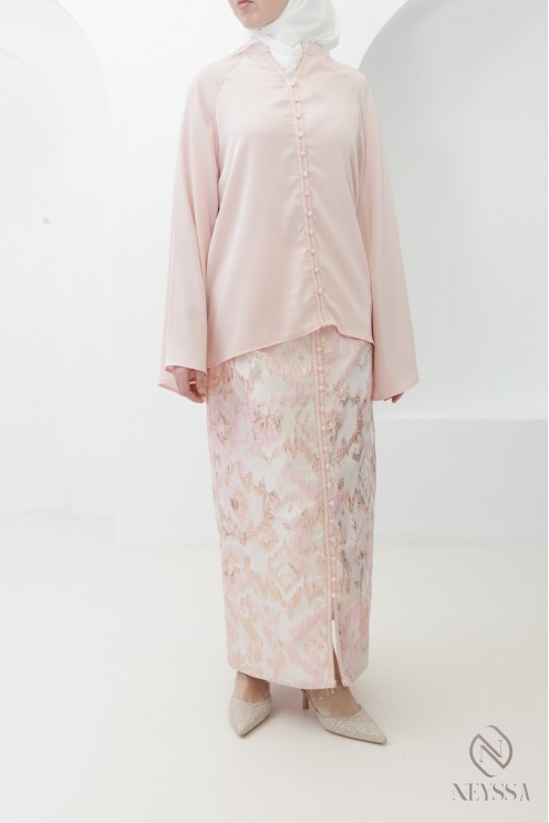 Women's powder pink Eid outfit with brocade skirt and sfifa tunic