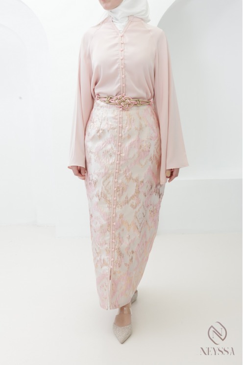 Women's powder pink Eid outfit with brocade skirt and sfifa tunic