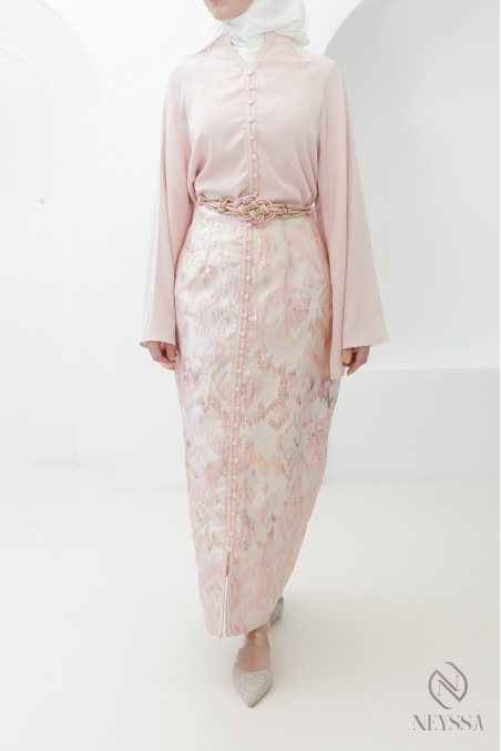 Women's powder pink Eid outfit with brocade skirt and sfifa tunic