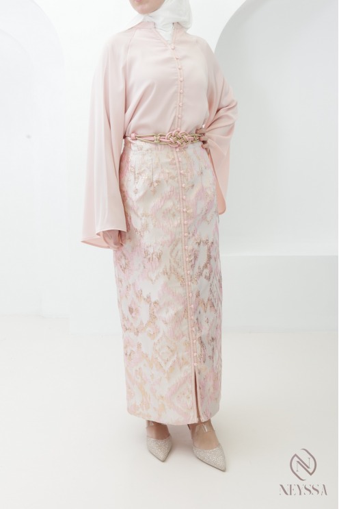 Women's powder pink Eid outfit with brocade skirt and sfifa tunic