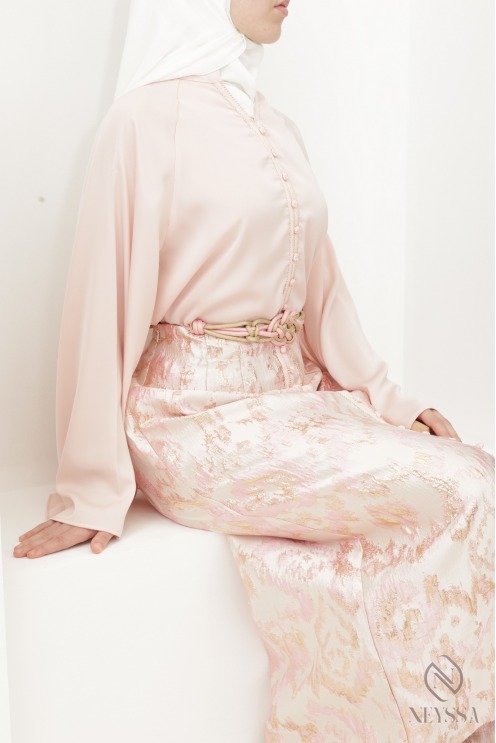 Women's powder pink Eid outfit with brocade skirt and sfifa tunic
