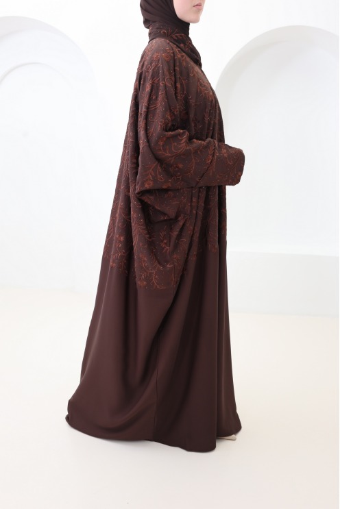 Abaya kimono Dubaï coupe papillon chocolat avec broderie et strass