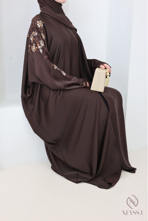 Braune Kimono-Abaya Dubai im Schmetterlingsschnitt mit Stickerei