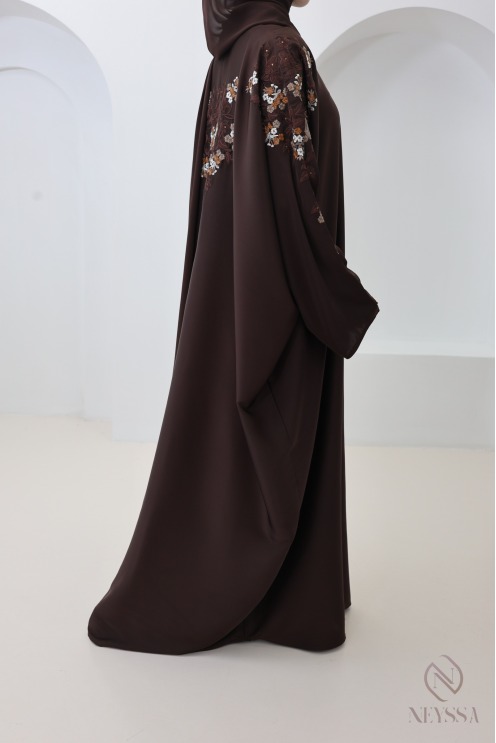 Abaya Dubaï kimono marron coupe papillon avec broderie