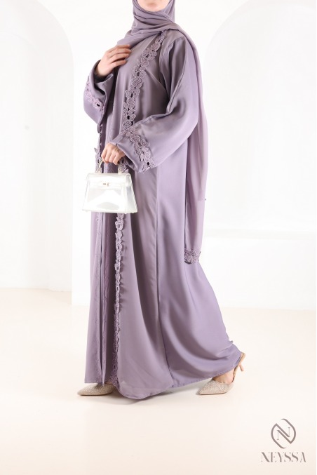 Lila Abaya Dubai mit Stickerei und Strasssteinen, Outfit-Idee für Eid