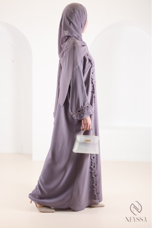 Lila Abaya Dubai mit Stickerei und Strasssteinen, Outfit-Idee für Eid