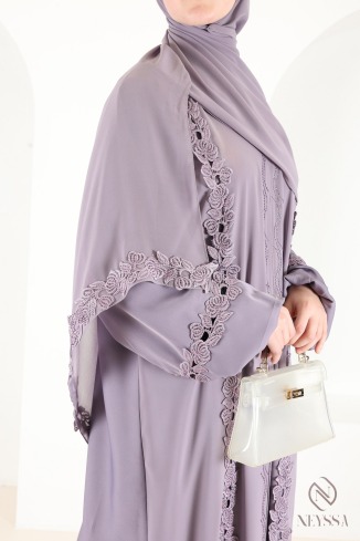 Abaya Dubaï mauve avec broderie et strass, idée tenue Aïd 2