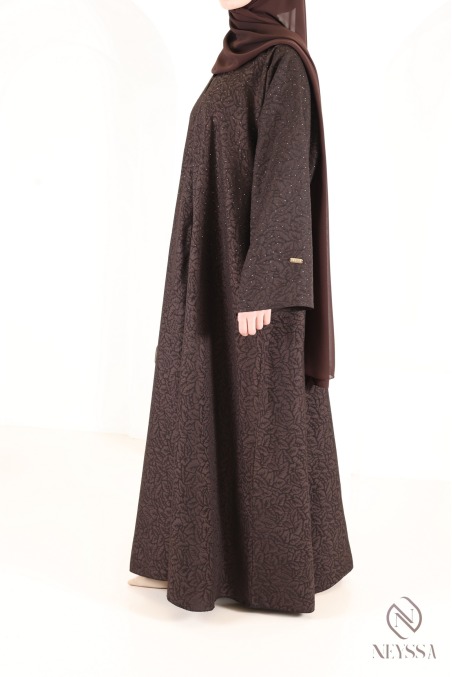Abaya Dubaï kimono tissu fluide en brocart marron idée tenue Aïd