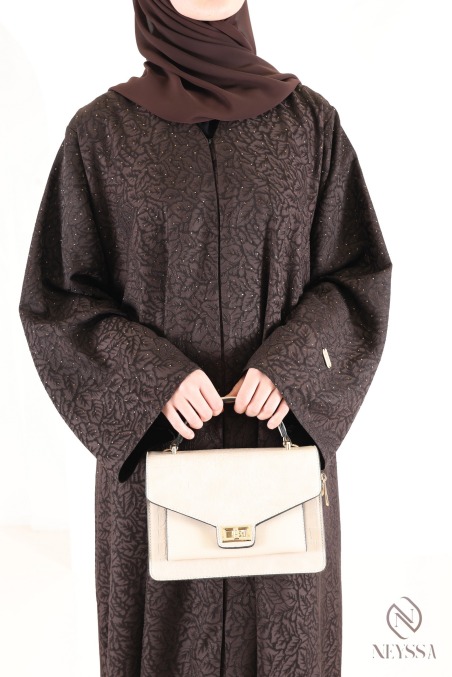 Abaya Dubaï kimono tissu fluide en brocart marron idée tenue Aïd