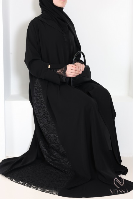 Abaya Dubaï noir avec dentelle, élégante et modeste pour l'Aïd