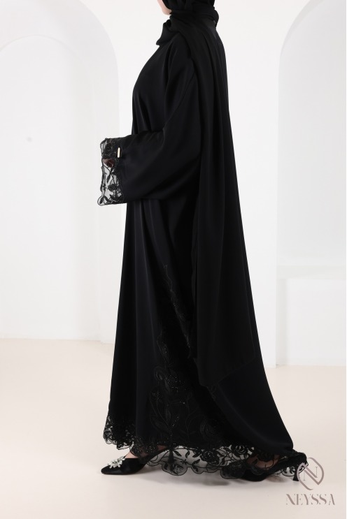 Luxury Dubai kimono abaya with chic black embroidery for women