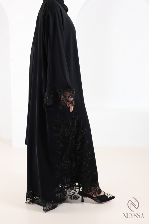 Luxury Dubai kimono abaya with chic black embroidery for women