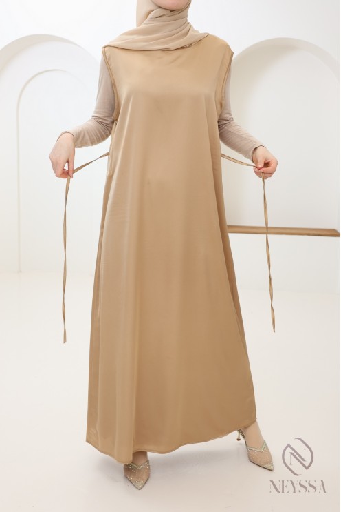 Satin-effect sleeveless underdress ideal for kimonos