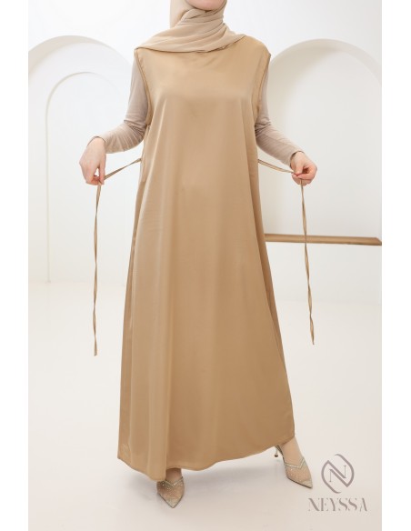 Satin-effect sleeveless underdress ideal for kimonos