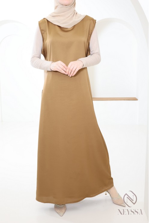 Satin-effect sleeveless underdress ideal for kimonos