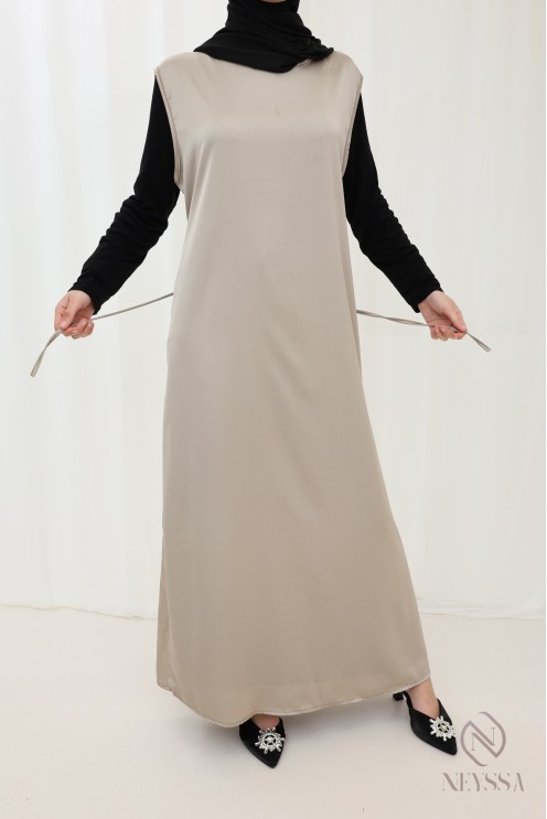 Satin-effect sleeveless underdress ideal for kimonos
