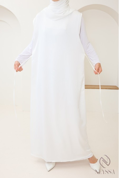 Satin-effect sleeveless underdress ideal for kimonos