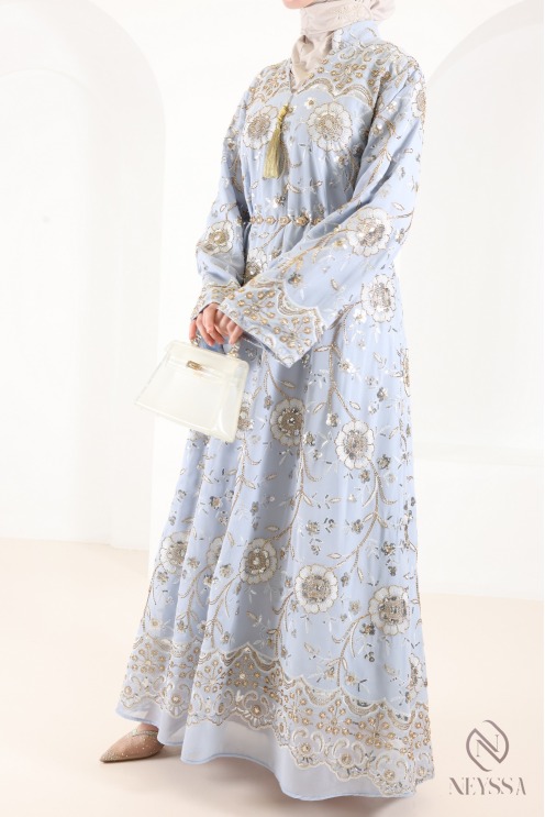 Abaya longue style caftan bleu mousseline perlés tenue Aïd femme