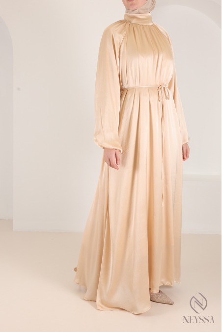 Elegantes langes Satinkleid mit Puffärmeln, schickes Outfit