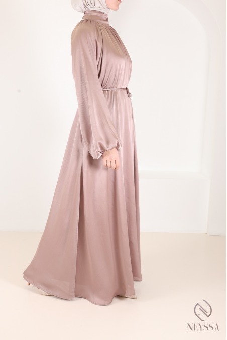 Long flared dress with puff sleeves, elegant satin fabric