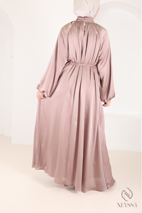 Robe longue évasée à manches bouffantes, tissu satiné élégant