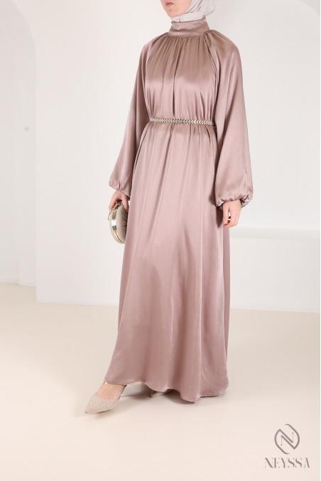 Robe longue évasée à manches bouffantes, tissu satiné élégant