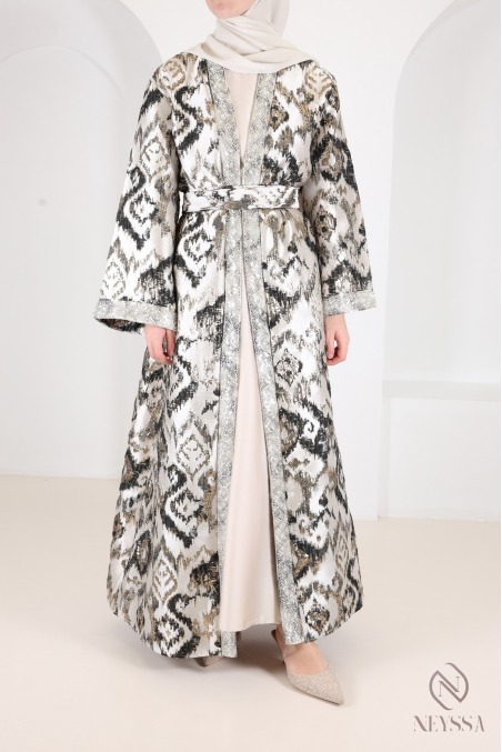 Robe longue et kimono brocart, ensemble élégant pour l’Aïd