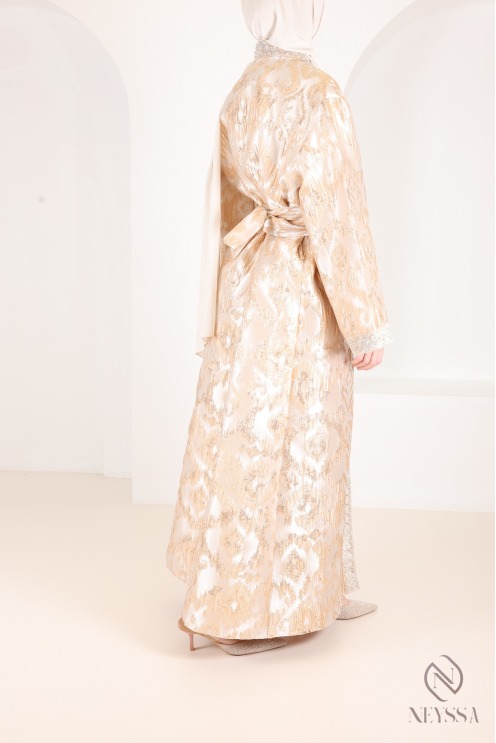 Beiges/goldenes Brokat-Kimono-Kleid mit Unterkleid